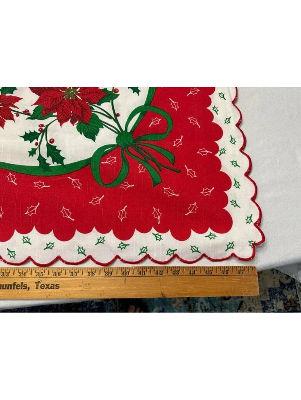 Christmas Holly Poinsettia Tablecloth White Red Rectangle Scalloped Edge 48.5x67